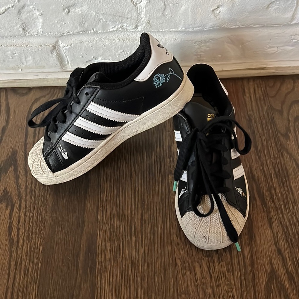 Adidas Unisex Superstar Sneakers